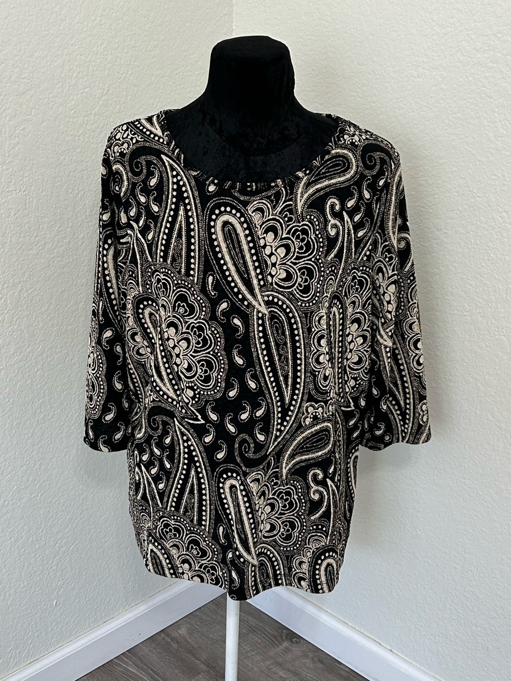 Soft by Avenue Black Beige Paisley Print 3/4 Sleeve Top Plus Size 18/20